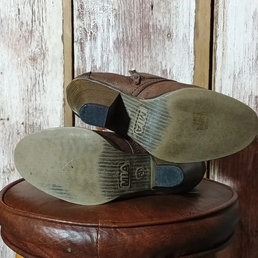Mia Farris chocolate zip bootie with decorative buckle 2" heel 6.5 - Picture 6 of 11
